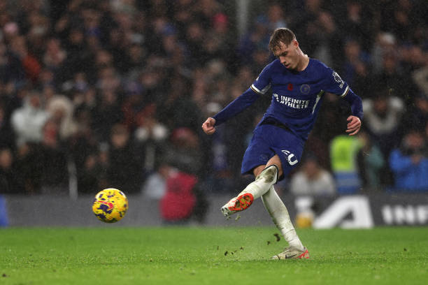 Cole Palmer scores penalty in Manchester City vs Chelsea Premier League match, November 12, 2023, London, England.
