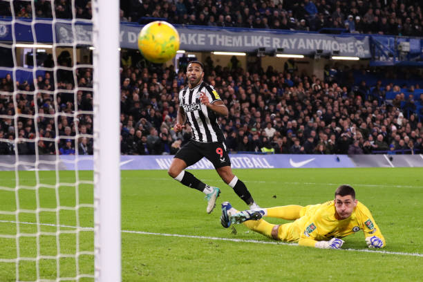 Callum Wilson scores during the Chelsea vs Newcastle Carabao Cup Quarter Final match at Stamford Bridge on December 19, 2023.