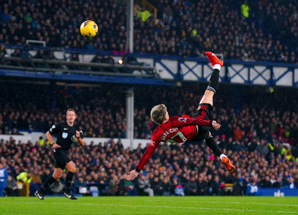 Alejandro Garnacho scores an overhead kick during the Manchester United vs Everton Premier League match at Goodison Park.